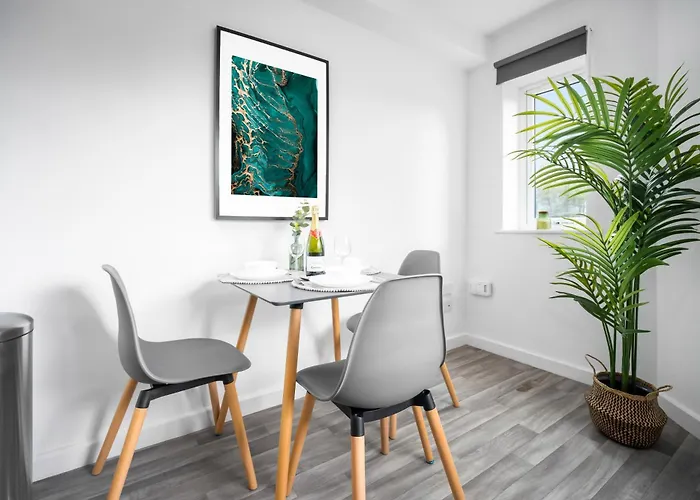 2 Bedroom Deluxe Apartment - Secure Parking - Wifi - Netflix - Top Rated - 27C