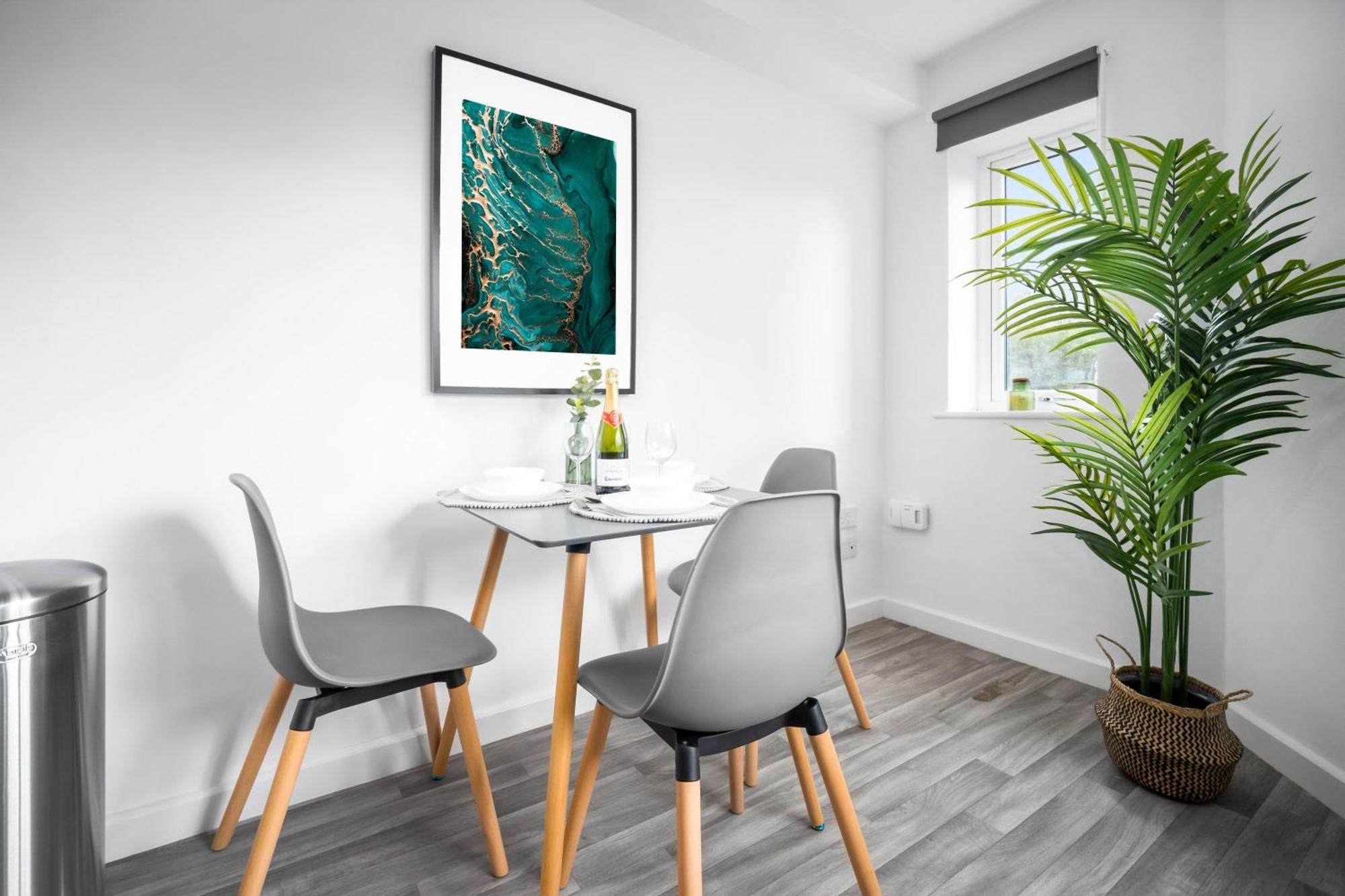 Apartment 2 Bedroom Deluxe - Secure Parking - Wifi - Netflix - Rated - 27c