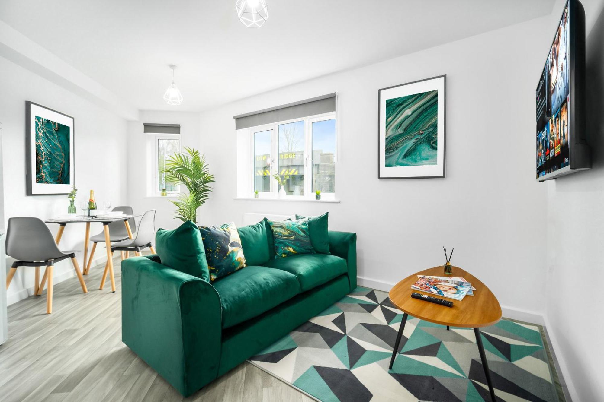 2 Bedroom Deluxe - Secure Parking - Wifi - Netflix - Rated - 27c Apartment *
