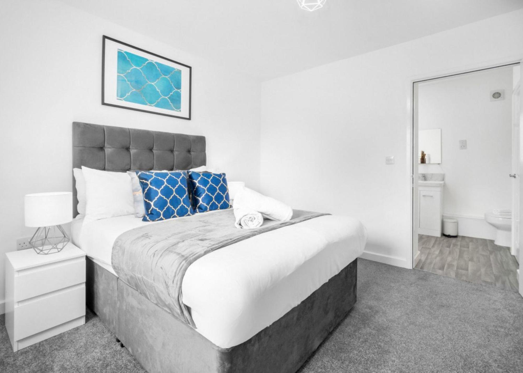 Apartment 2 Bedroom Deluxe - Secure Parking - Wifi - Netflix - Rated - 27c Cradley Heath