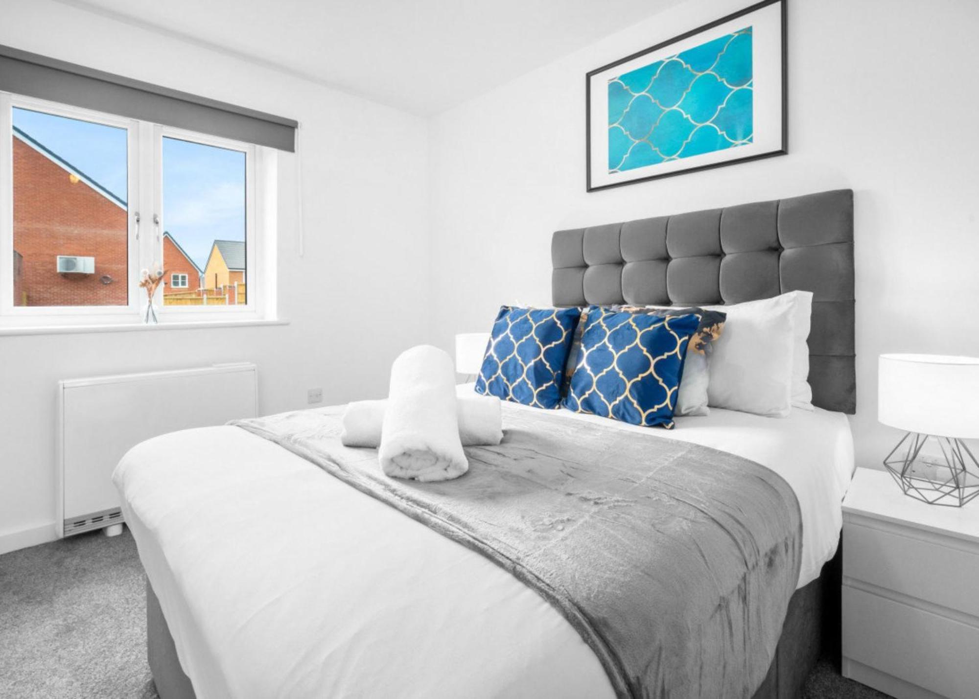 2 Bedroom Deluxe - Secure Parking - Wifi - Netflix - Rated - 27c Apartment Cradley Heath