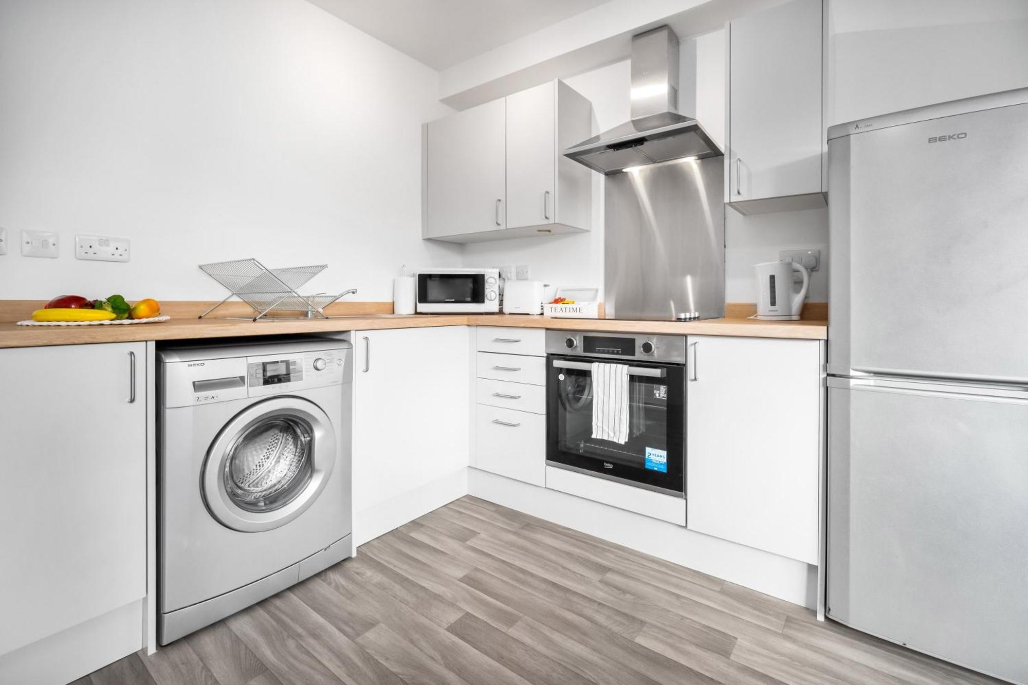 2 Bedroom Deluxe - Secure Parking - Wifi - Netflix - Rated - 27c Cradley Heath