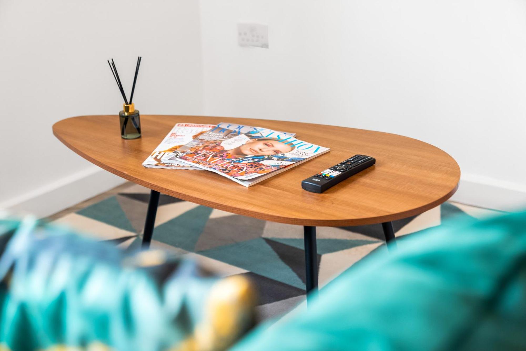 2 Bedroom Deluxe - Secure Parking - Wifi - Netflix - Rated - 27c Apartment *